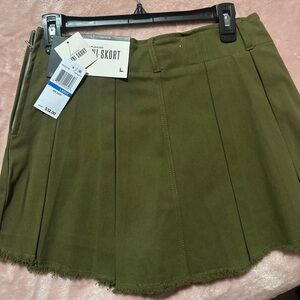 Ultra Flirt Khaki Pleated Skort